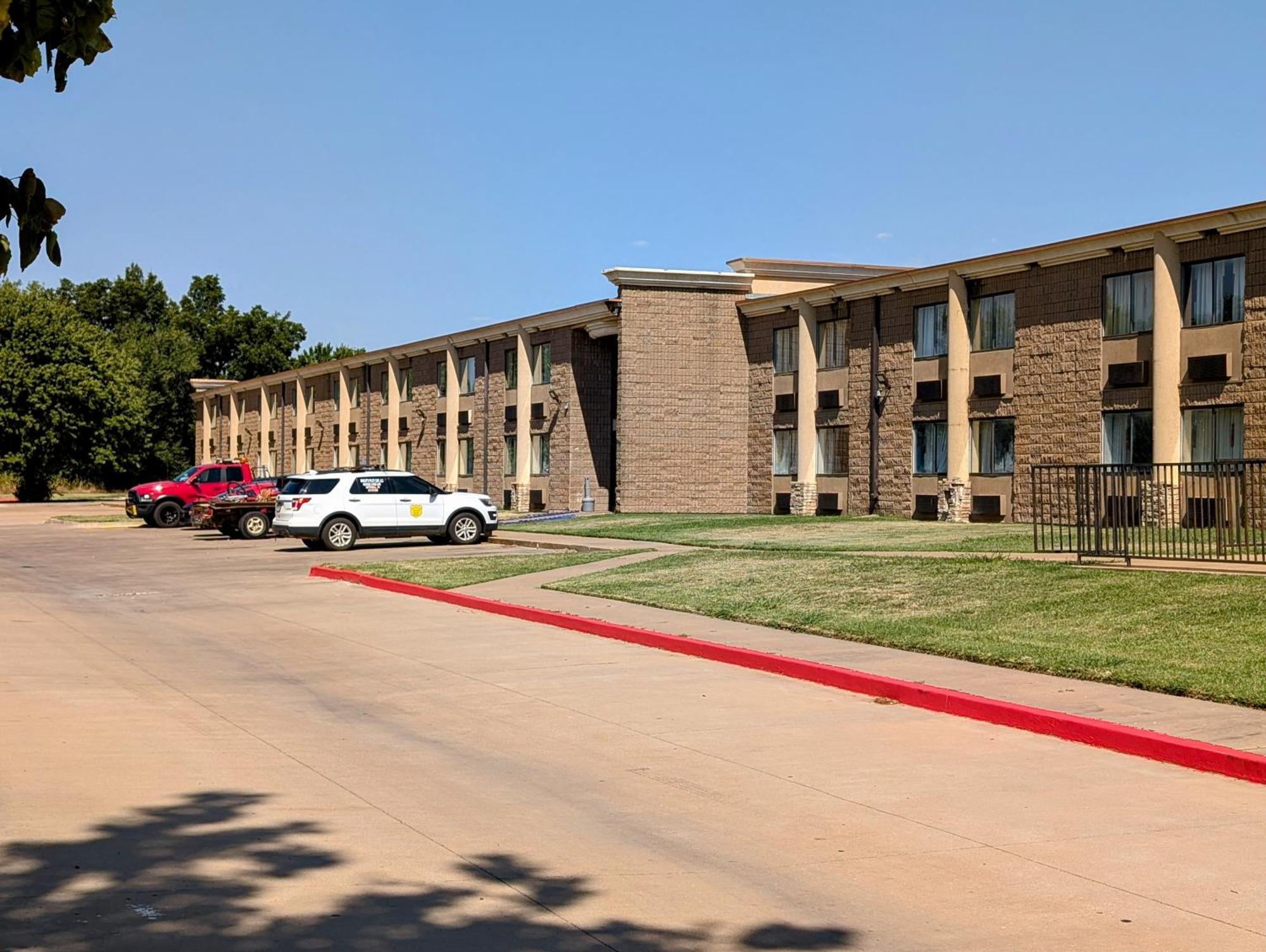 Travelodge By Wyndham Enid Exterior photo